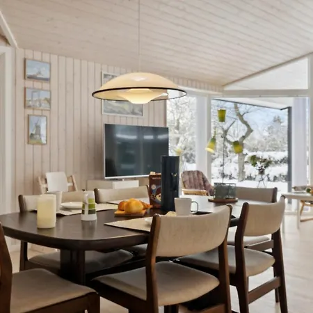 In With Kitchen Semesterbostad Bogø By