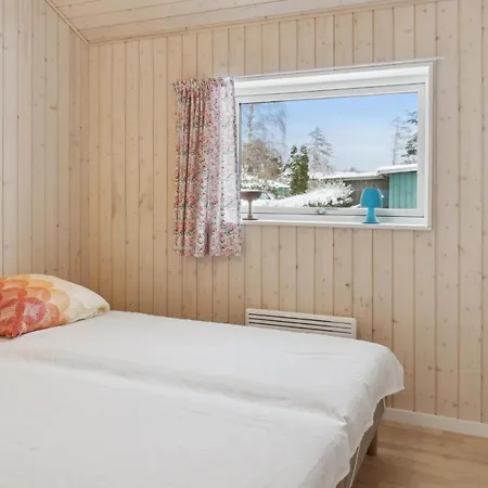 Semesterbostad In With Kitchen Bogø By