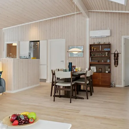 In With Kitchen Semesterbostad Bogø By